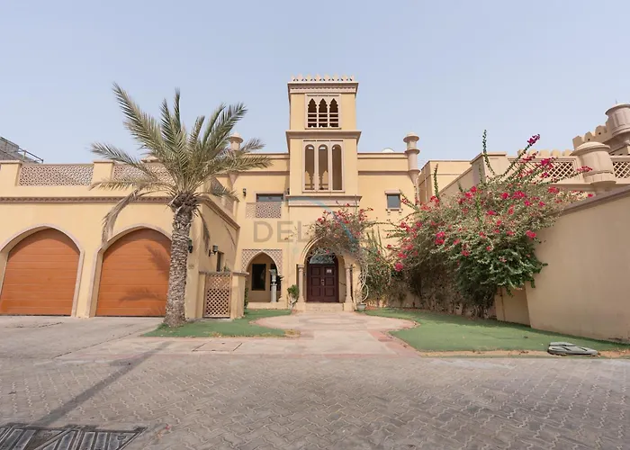 Luxury Beachfront Villa With Direct Beach Access, Next To Community Pool, Close To The Thrills Of Aquaventure Waterpark, Canal Cove, Palm Jumeirah By Deluxe Holiday Homes Dubai